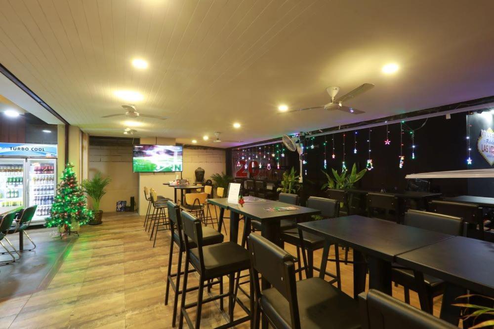 Pasadena Lodge Pattaya Extérieur photo