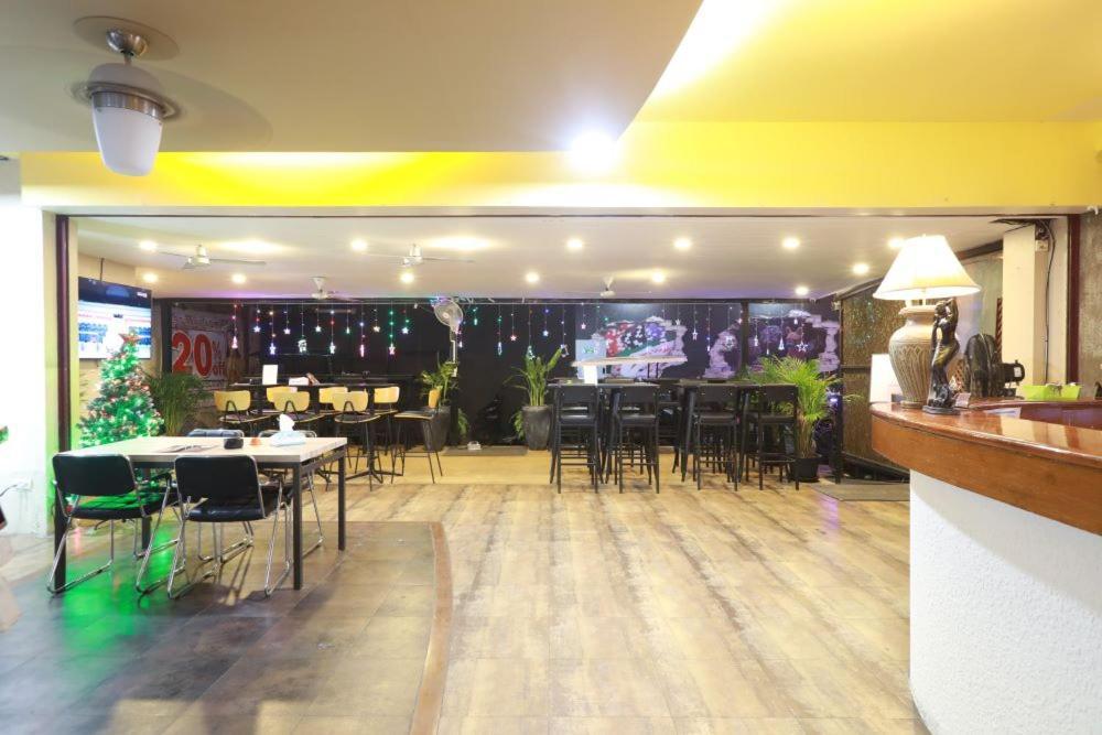 Pasadena Lodge Pattaya Extérieur photo