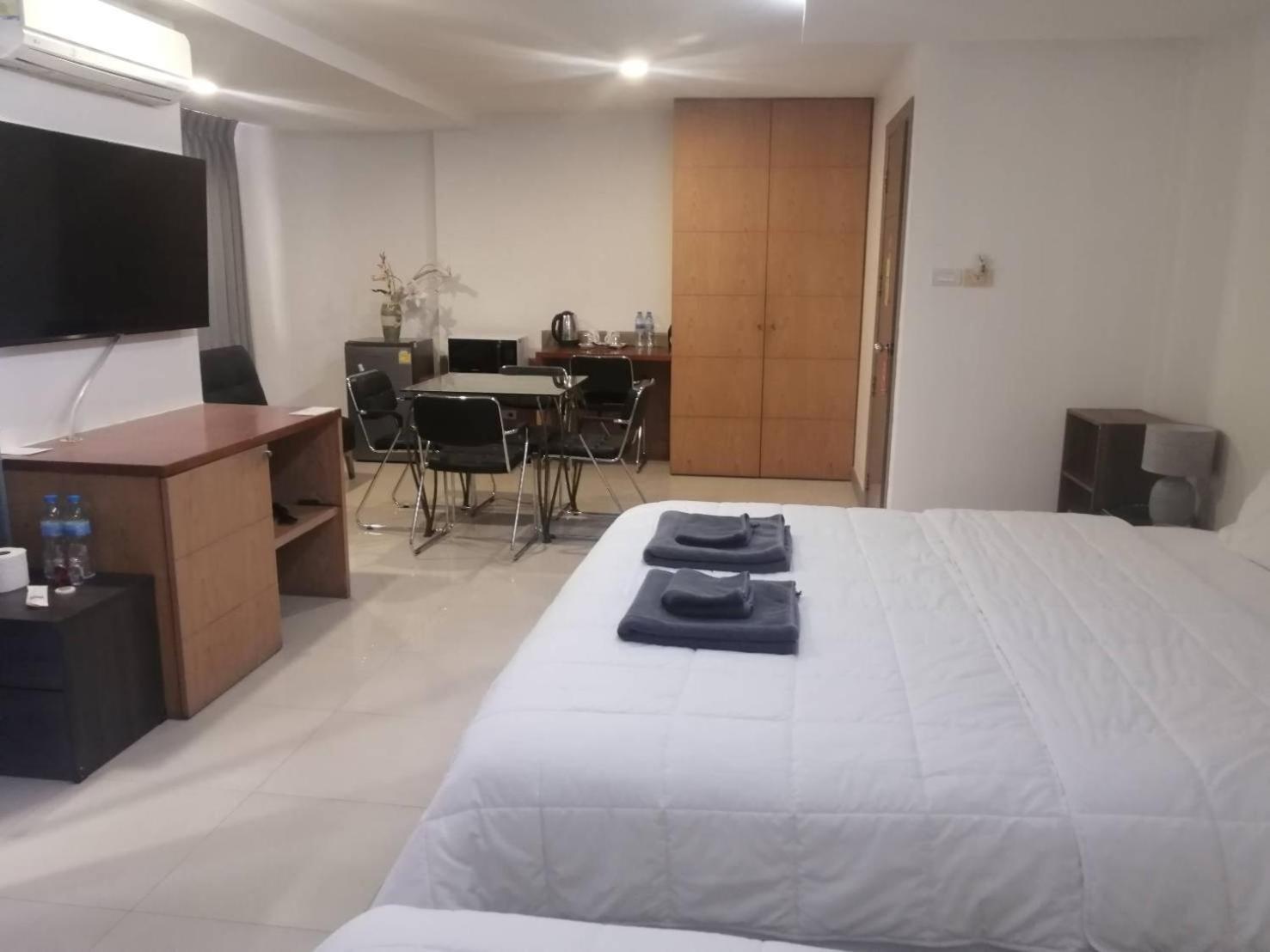 Pasadena Lodge Pattaya Extérieur photo