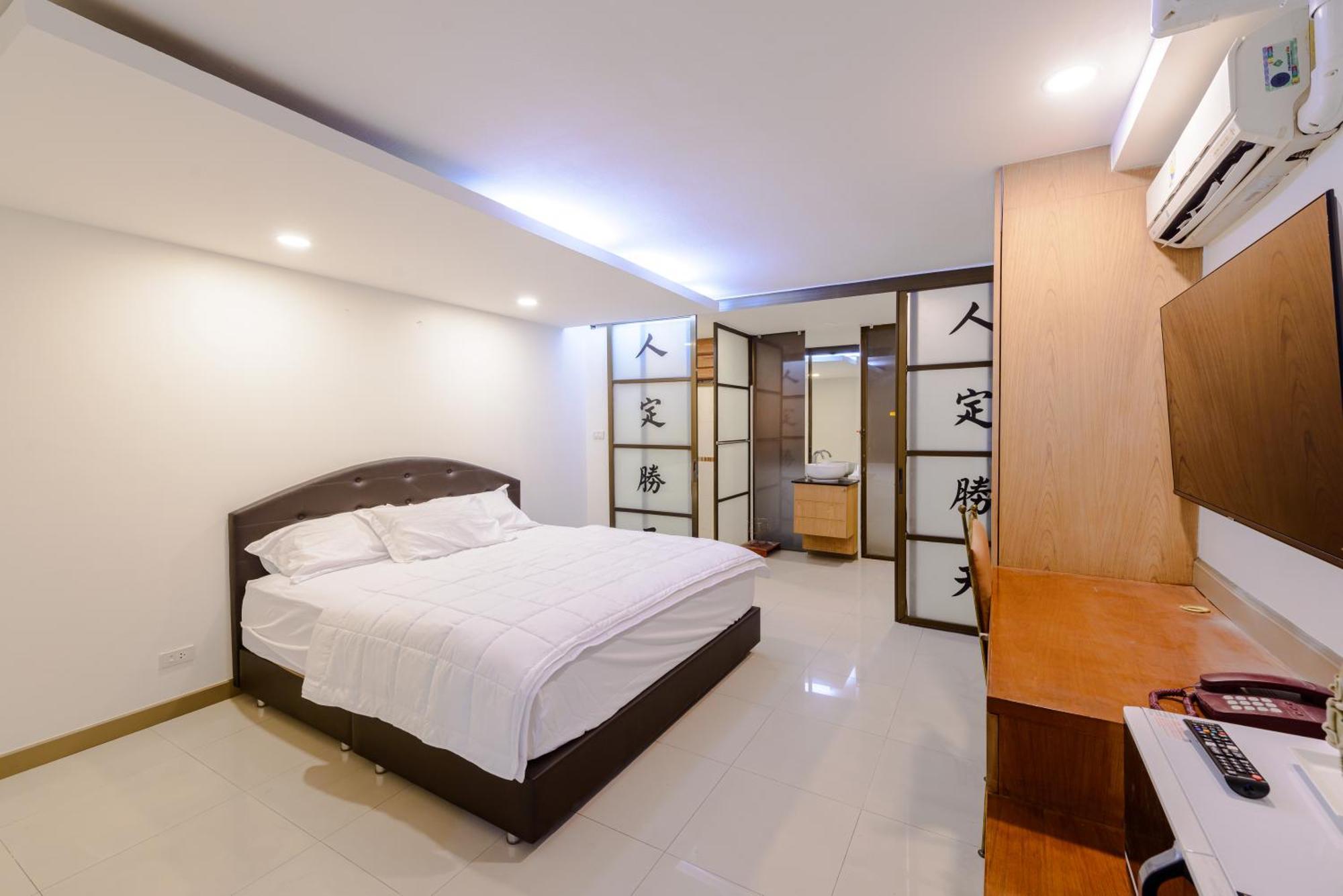 Pasadena Lodge Pattaya Extérieur photo